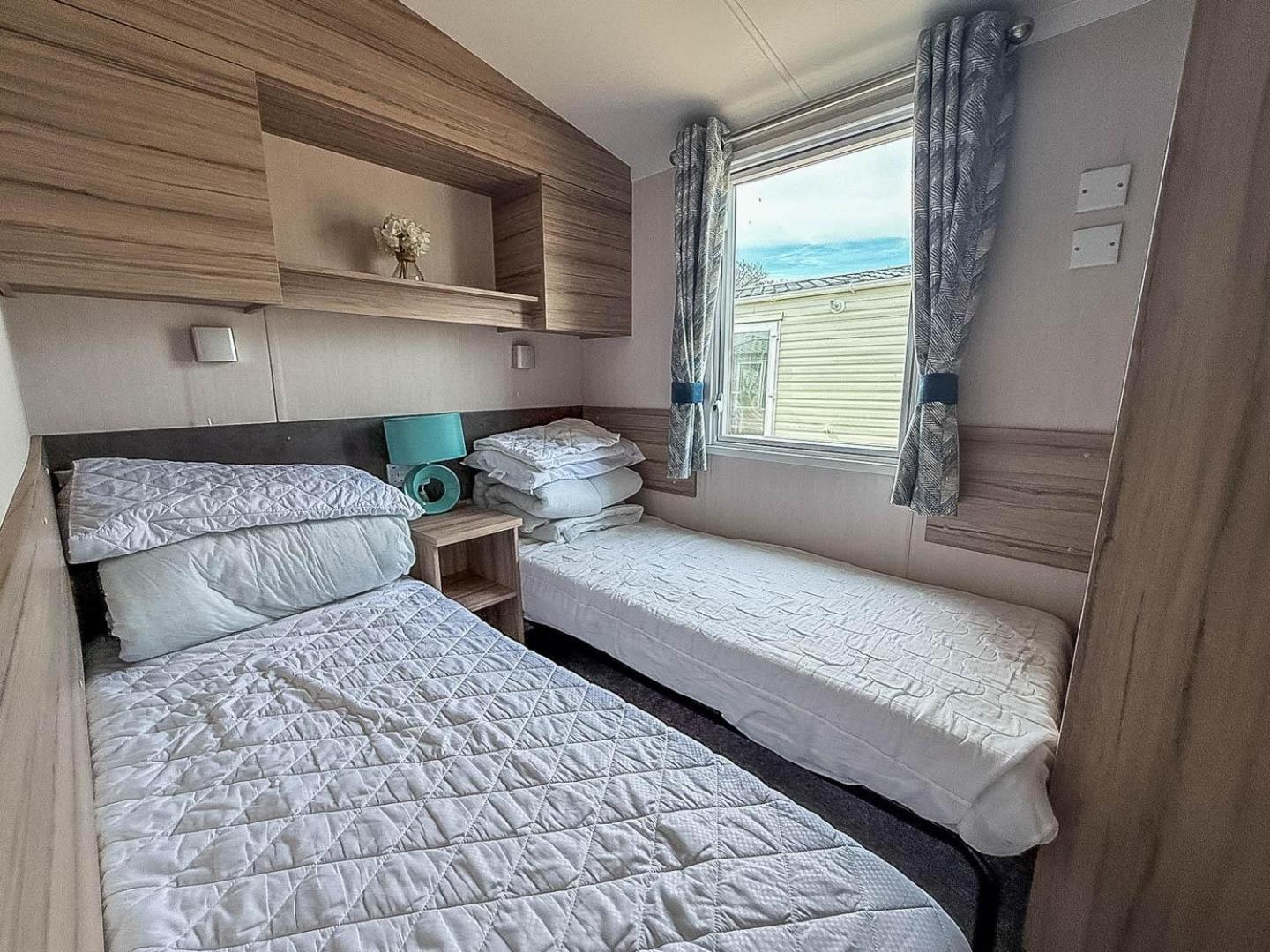 6 Berth Caravan With Decking At Sunnydale Holiday Park Ref 35243Kg Louth  Exterior foto