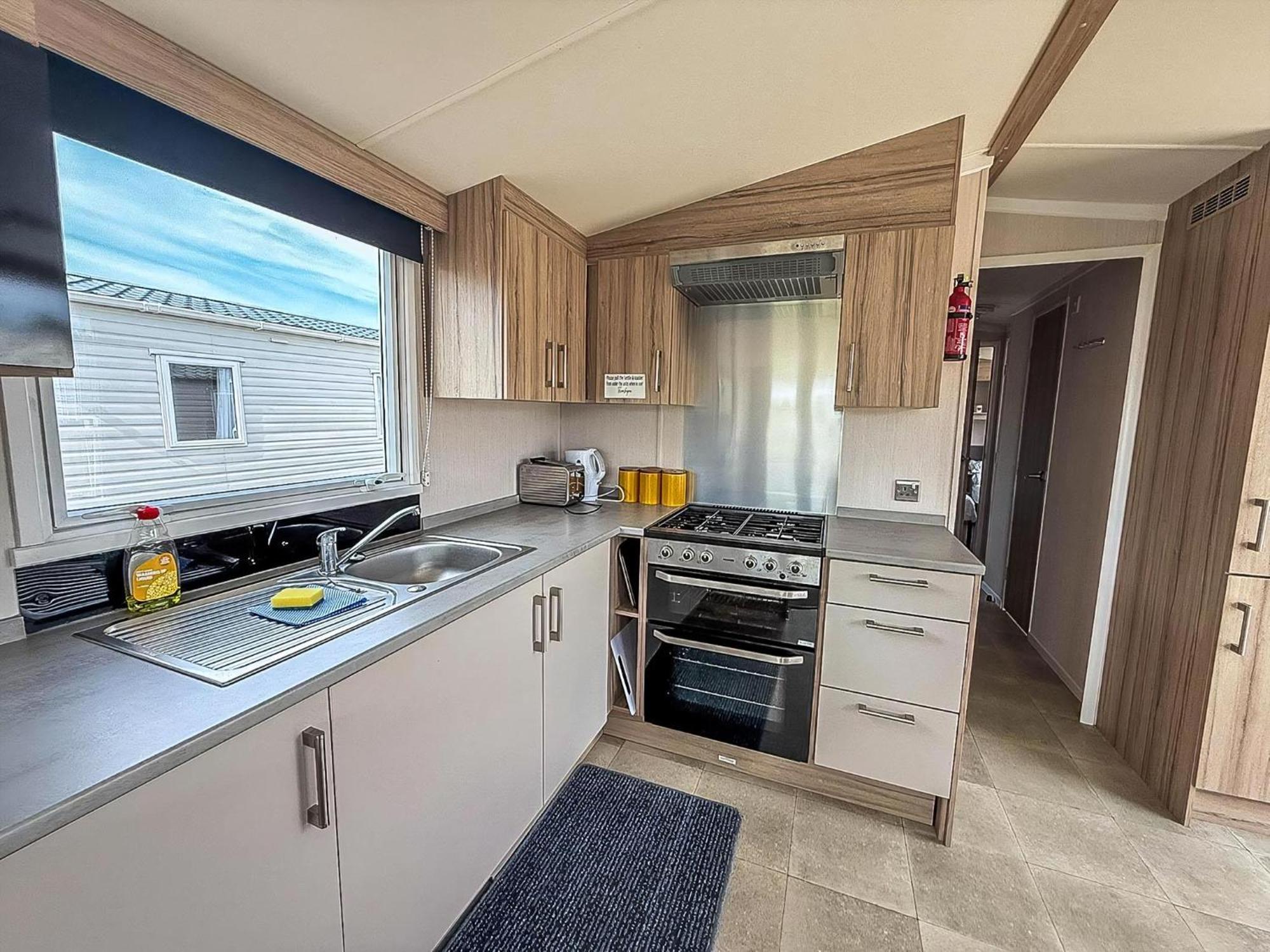 6 Berth Caravan With Decking At Sunnydale Holiday Park Ref 35243Kg Louth  Exterior foto